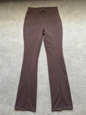 ALO Yoga High-Rise Bootcut Pants in Deep Brown